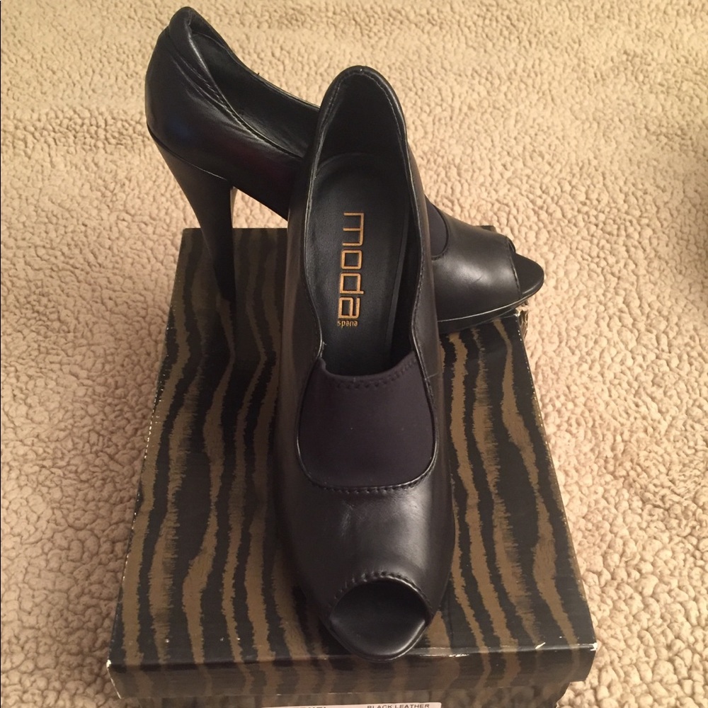 Moda black leather heel